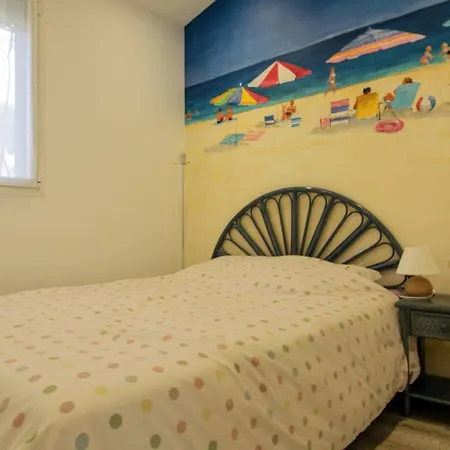 Climatise A La Pinede - 6 Pers. - Fr-1-880-5 Apartment