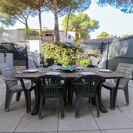 Apartment Climatise A La Pinede - 6 Pers. - Fr-1-880-5